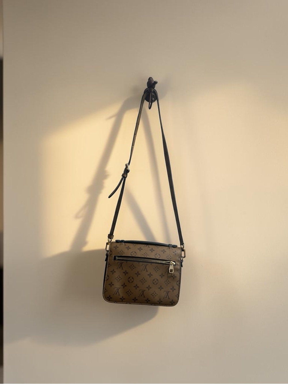 Louis Vuitton Pochette Métis MM Reverse Monogram M44876 - Picture 9 of 12